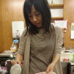 お店を手伝って10年のけいさん。栄子さんと二人三脚で店を支える。